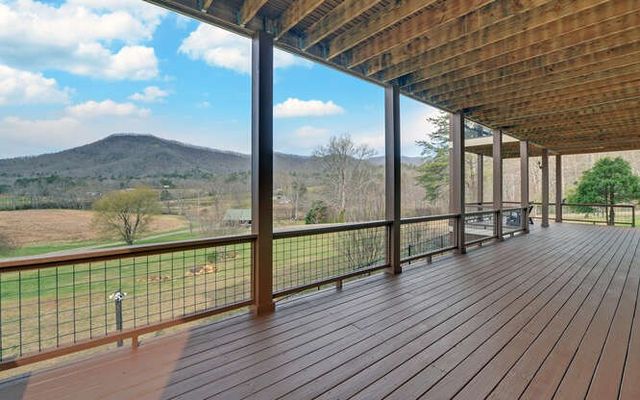 685 Barefoot Road, Hiawassee, GA 30546