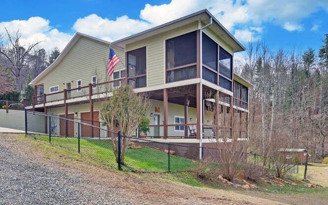 685 Barefoot Road, Hiawassee, GA 30546