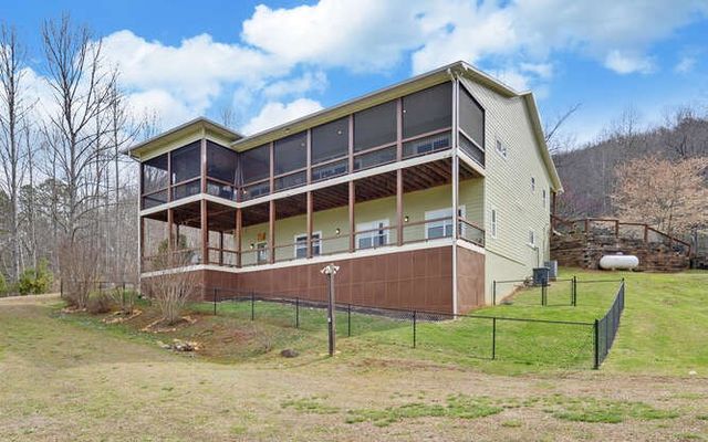 685 Barefoot Road, Hiawassee, GA 30546