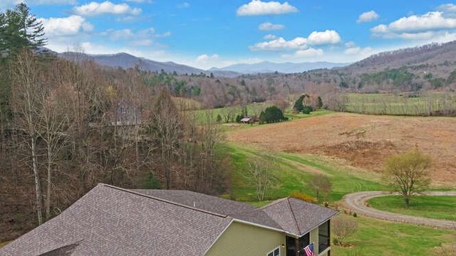 685 Barefoot Road, Hiawassee, GA 30546