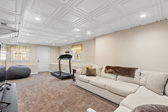 69 Jefferson Rd, Franklin, MA 02038