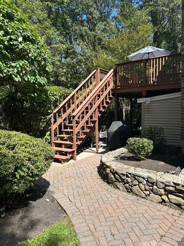 69 Jefferson Rd, Franklin, MA 02038