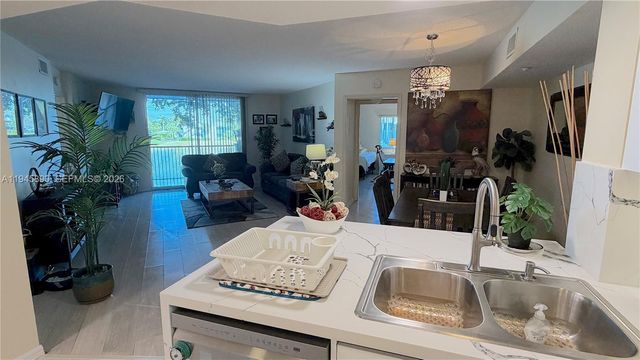 9539 Weldon Cir F207, Tamarac, FL 33321