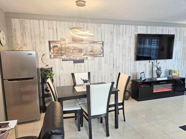 417 Windsor R, West Palm Beach, FL 33417