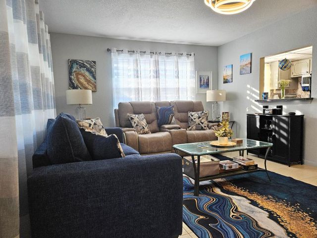 417 Windsor R, West Palm Beach, FL 33417