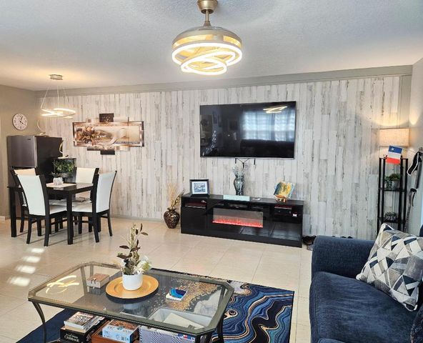 417 Windsor R, West Palm Beach, FL 33417