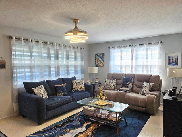 417 Windsor R, West Palm Beach, FL 33417