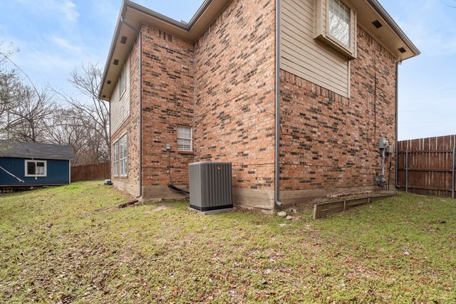 2422 Whispering Cove Circle, Garland, TX 75044