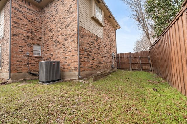 2422 Whispering Cove Circle, Garland, TX 75044