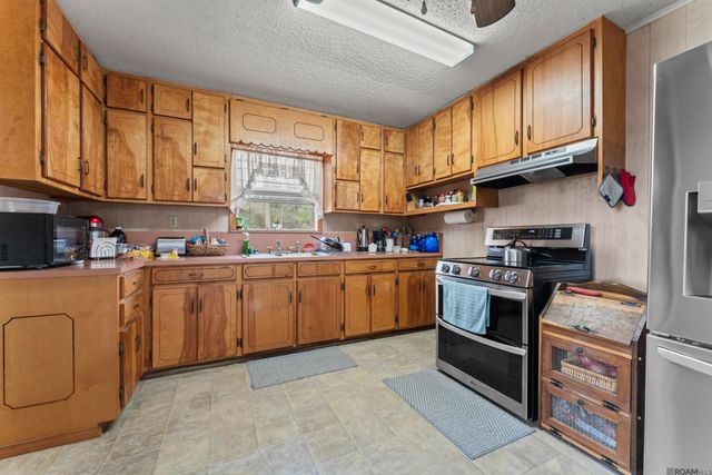 806 Lemon B Rd, Slaughter, LA 70730