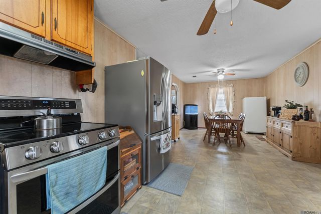 806 Lemon B Rd, Slaughter, LA 70730