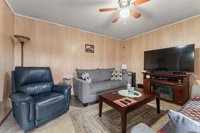 806 Lemon B Rd, Slaughter, LA 70730