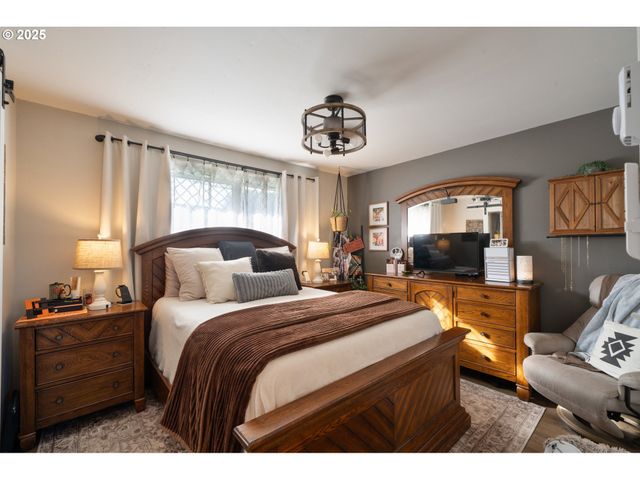 4009 FILBERT St, Tillamook, OR 97141