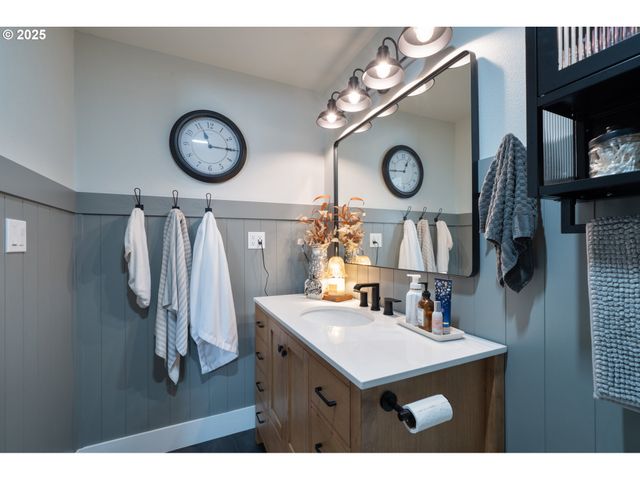 4009 FILBERT St, Tillamook, OR 97141