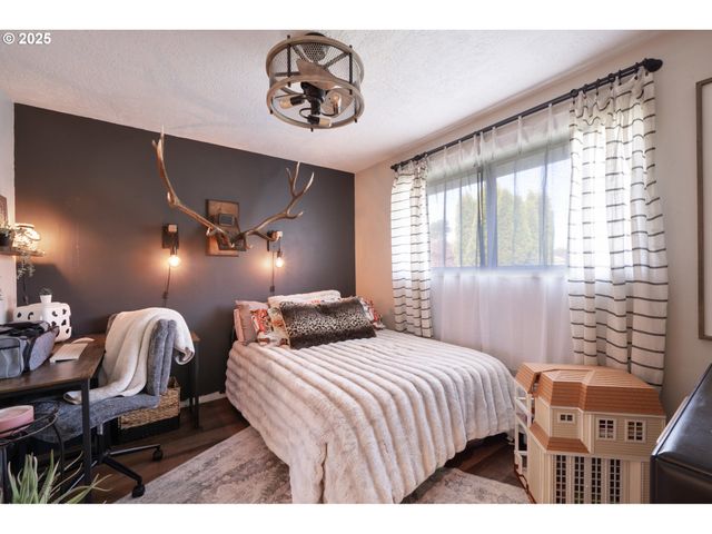 4009 FILBERT St, Tillamook, OR 97141