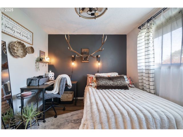 4009 FILBERT St, Tillamook, OR 97141