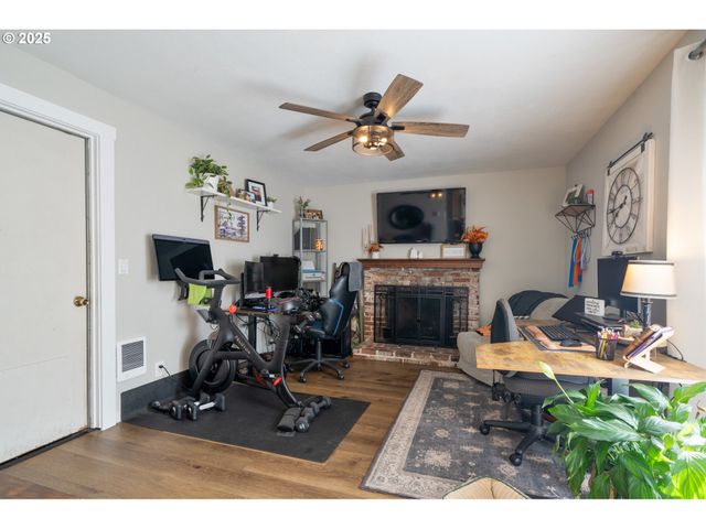 4009 FILBERT St, Tillamook, OR 97141