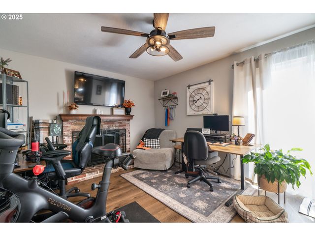 4009 FILBERT St, Tillamook, OR 97141