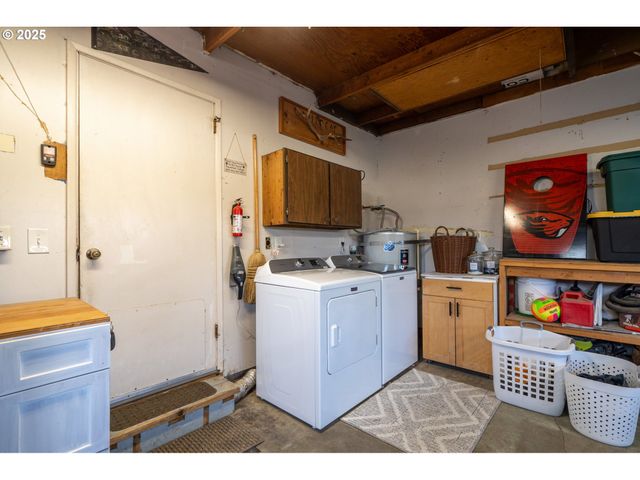 4009 FILBERT St, Tillamook, OR 97141