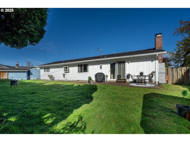 4009 FILBERT St, Tillamook, OR 97141