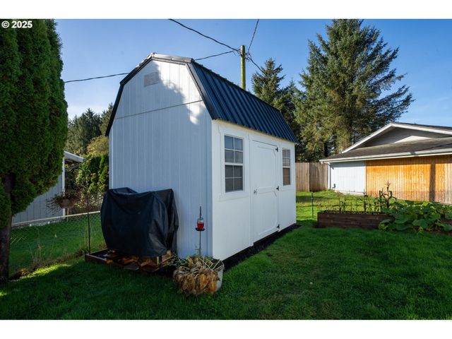 4009 FILBERT St, Tillamook, OR 97141