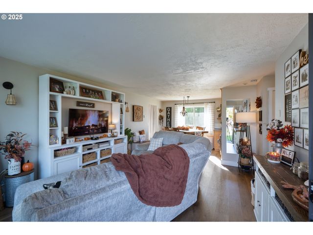 4009 FILBERT St, Tillamook, OR 97141