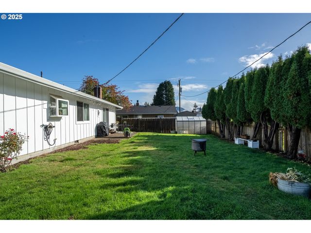 4009 FILBERT St, Tillamook, OR 97141
