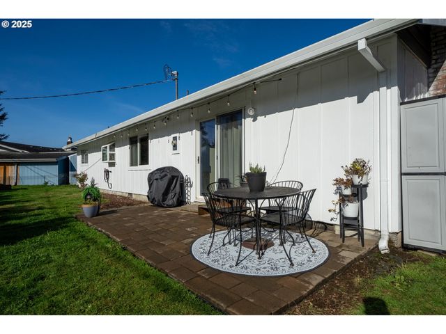 4009 FILBERT St, Tillamook, OR 97141