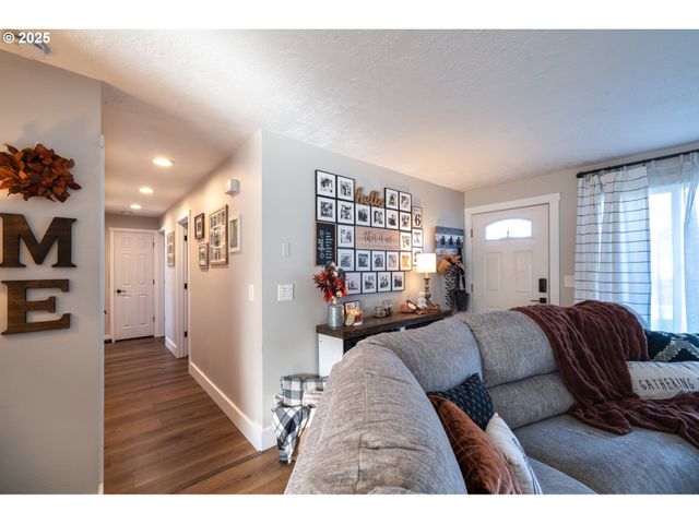 4009 FILBERT St, Tillamook, OR 97141