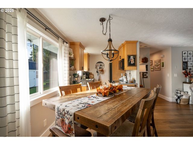 4009 FILBERT St, Tillamook, OR 97141