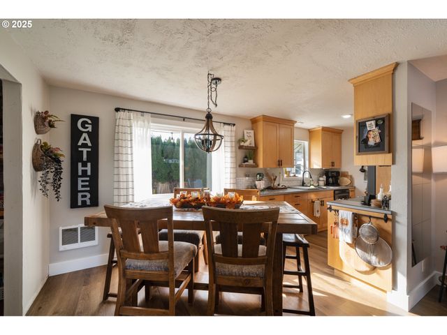 4009 FILBERT St, Tillamook, OR 97141