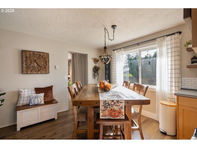 4009 FILBERT St, Tillamook, OR 97141