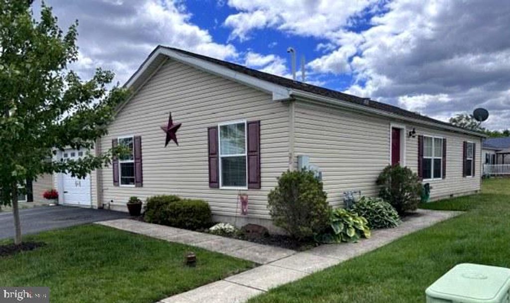 25 DUSK DR, Douglassville, PA 19518