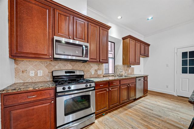 2118 Holman Street, Houston, TX 77004