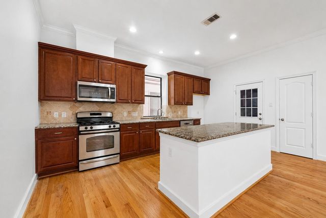 2118 Holman Street, Houston, TX 77004