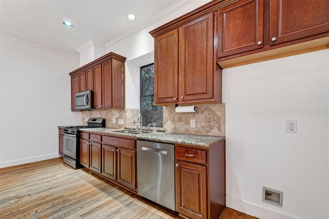 2118 Holman Street, Houston, TX 77004
