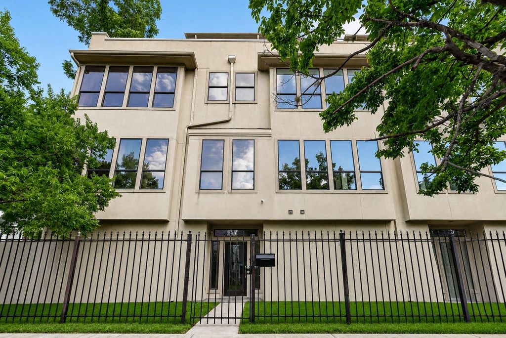 2118 Holman Street, Houston, TX 77004