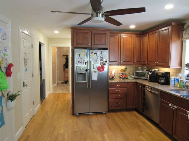 6 Andrea Way, West Bridgewater, MA 02379