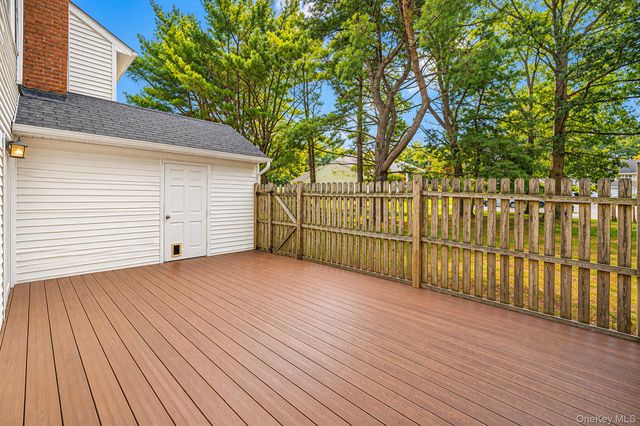14 Petersburg Court, Coram, NY 11727
