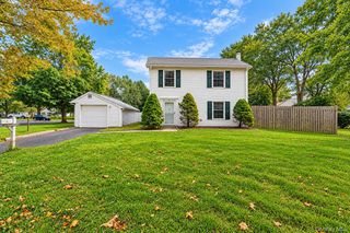 14 Petersburg Court, Coram, NY 11727