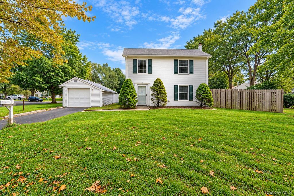 14 Petersburg Court, Coram, NY 11727