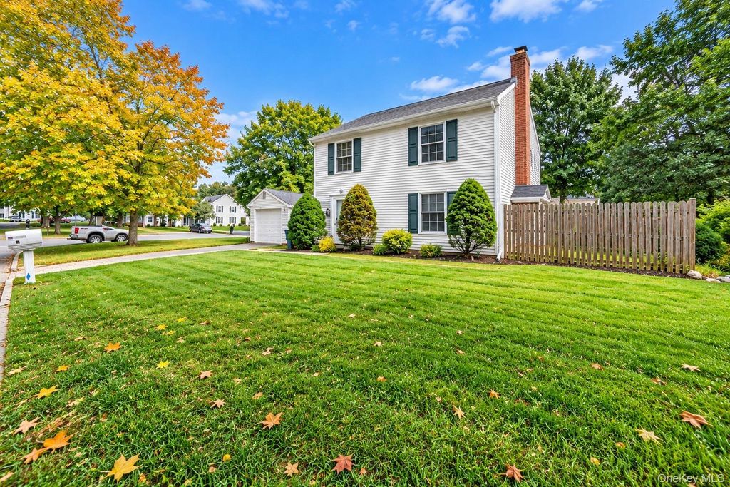 14 Petersburg Court, Coram, NY 11727 — photo 3
