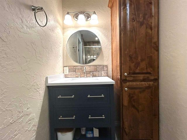 815 W D Ave, Cache, OK 73527