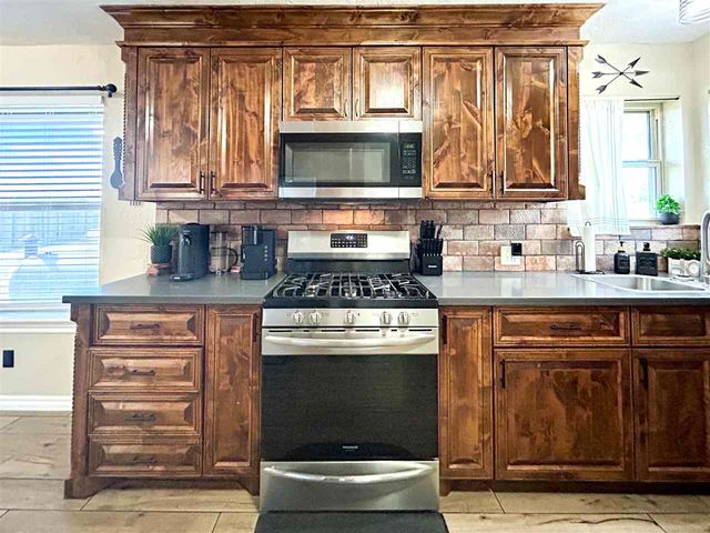 815 W D Ave, Cache, OK 73527