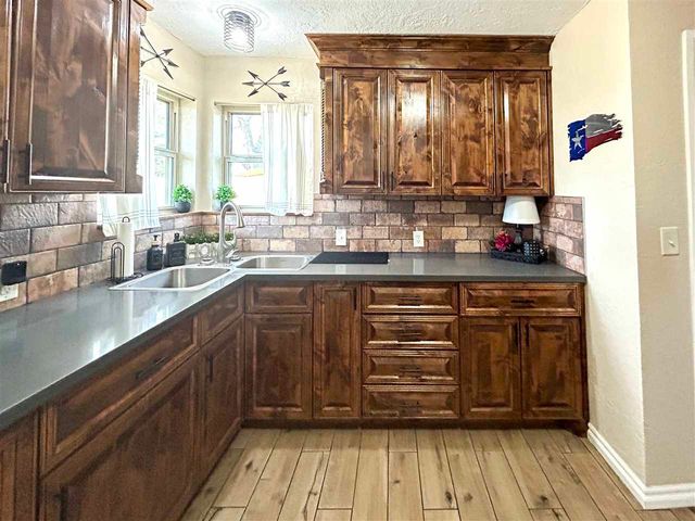 815 W D Ave, Cache, OK 73527