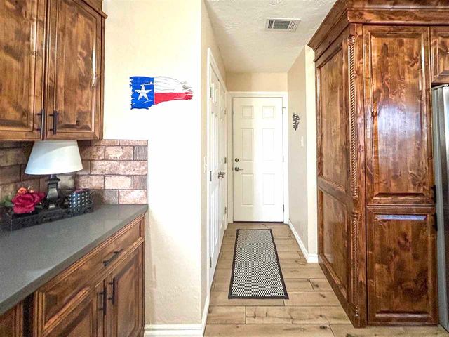 815 W D Ave, Cache, OK 73527