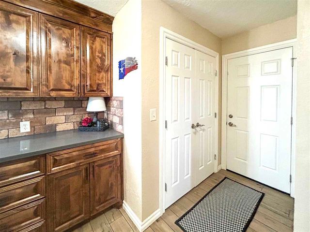 815 W D Ave, Cache, OK 73527