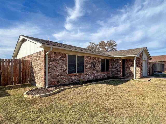 815 W D Ave, Cache, OK 73527