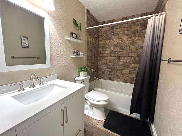 815 W D Ave, Cache, OK 73527