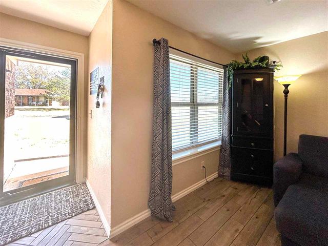 815 W D Ave, Cache, OK 73527